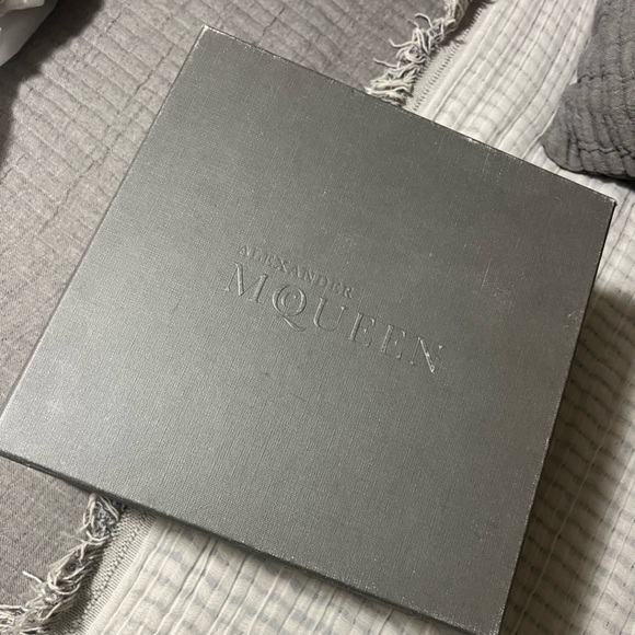 Authentic Alexander McQueen floral embroidery knuckle box clutch - Picture 8 of 14